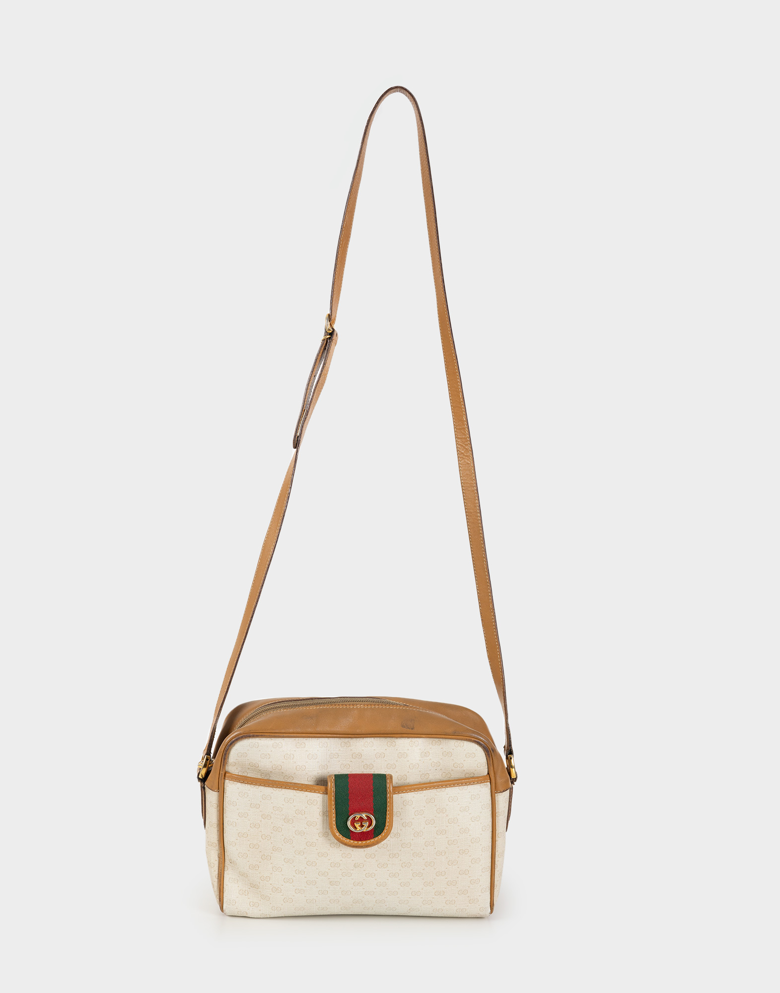 gucci women's shoulder bag with beige bottom and monogram print