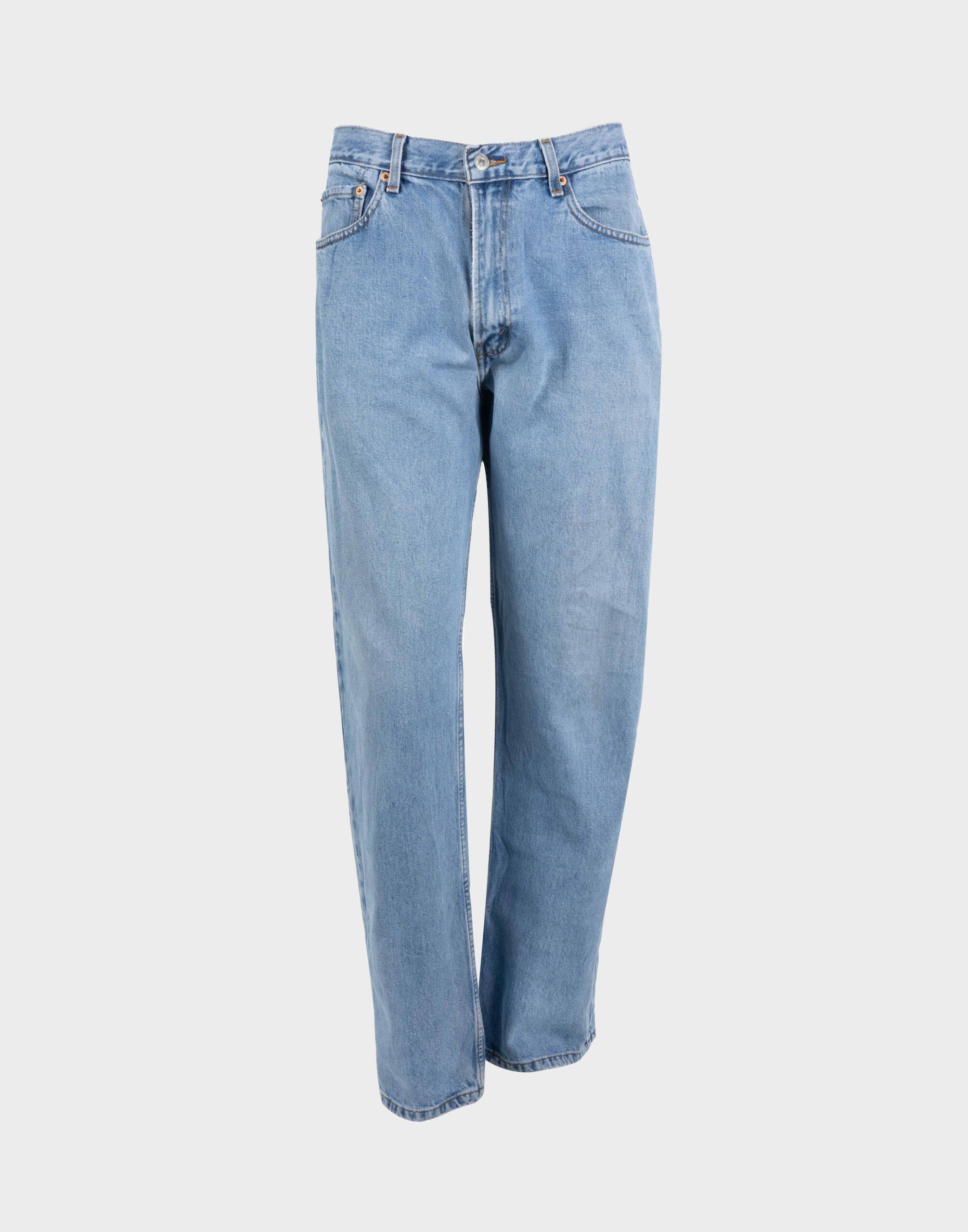 pantaloni jeans levis da uomo modello 505 lavaggio chiaro fotografati su manichino ghost