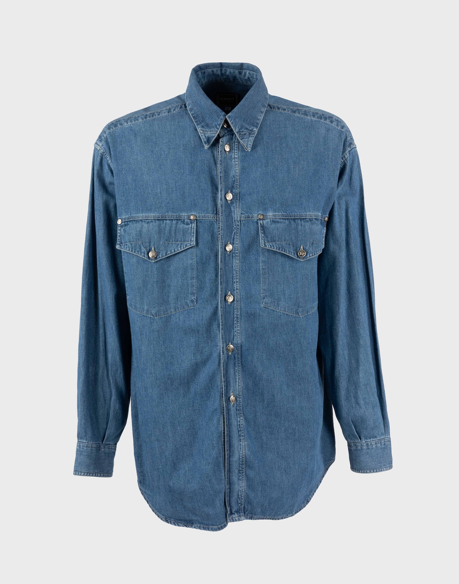 men's shirt in light denim-effect cotton with long sleeves, silver-coloured button placket with medusa head