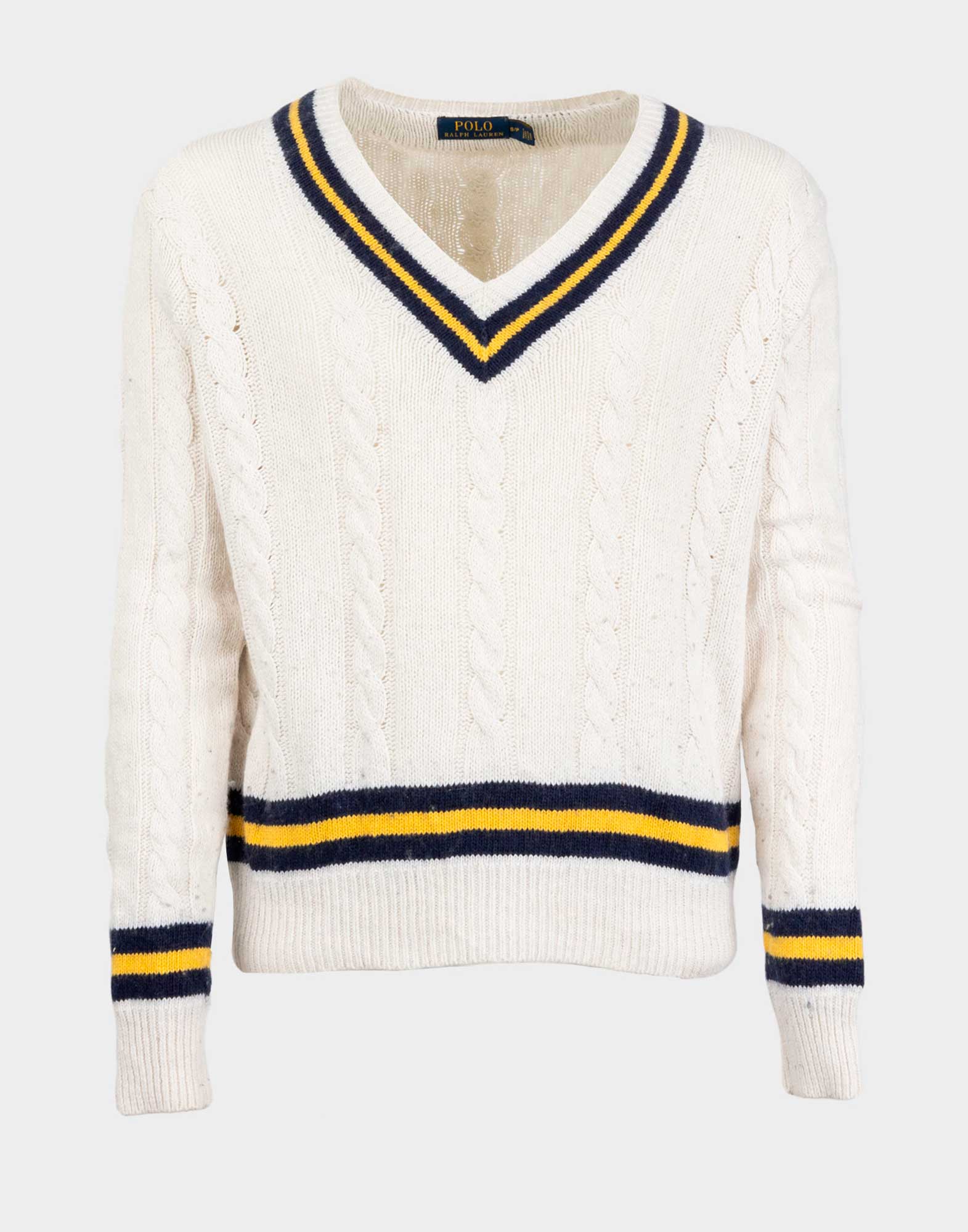 maglione bianco stile college con scollo a V