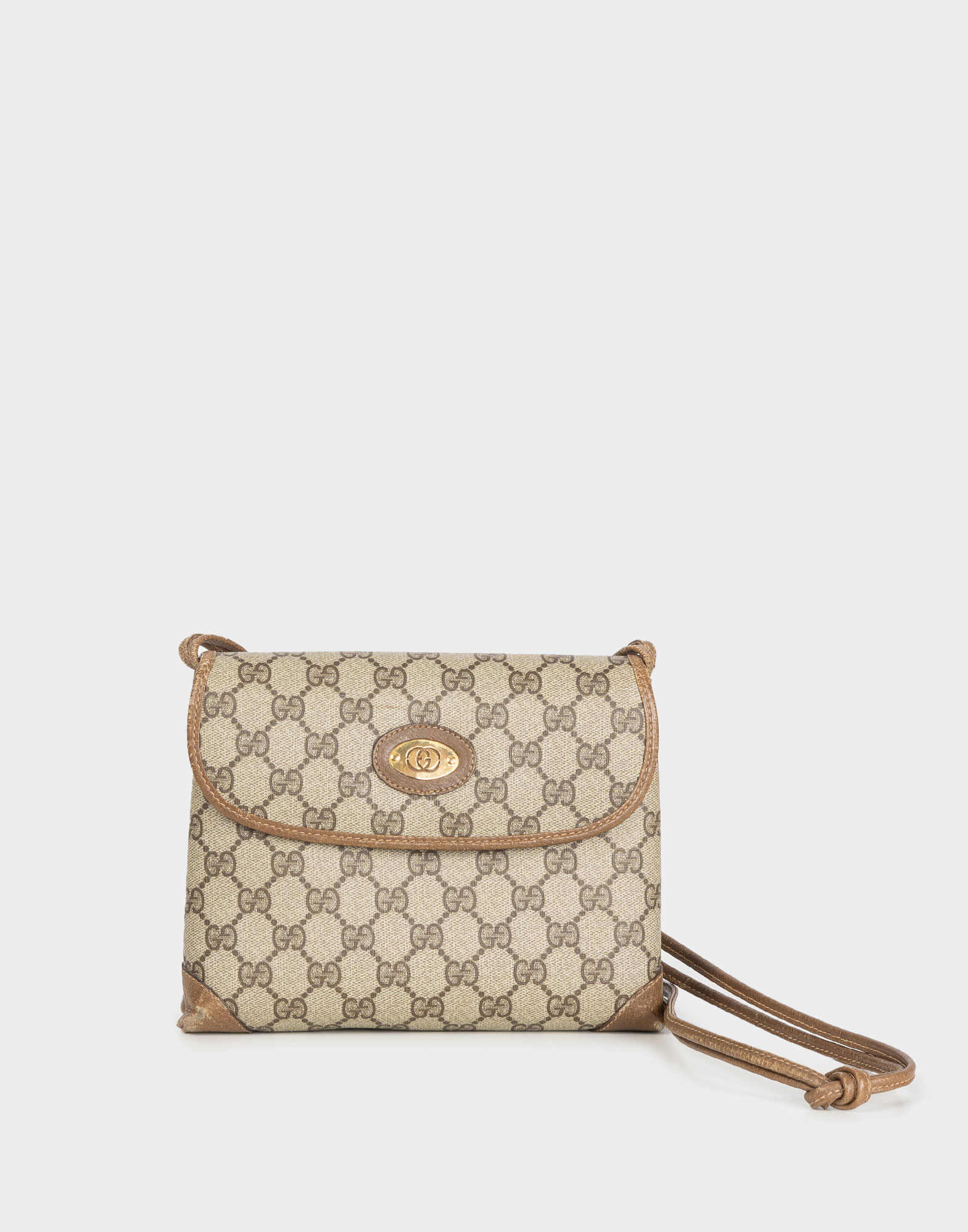 mini bag gucci in canvas beige e marrone con tracolla sottile, fantasia monogramma GG e chiusura con pattina