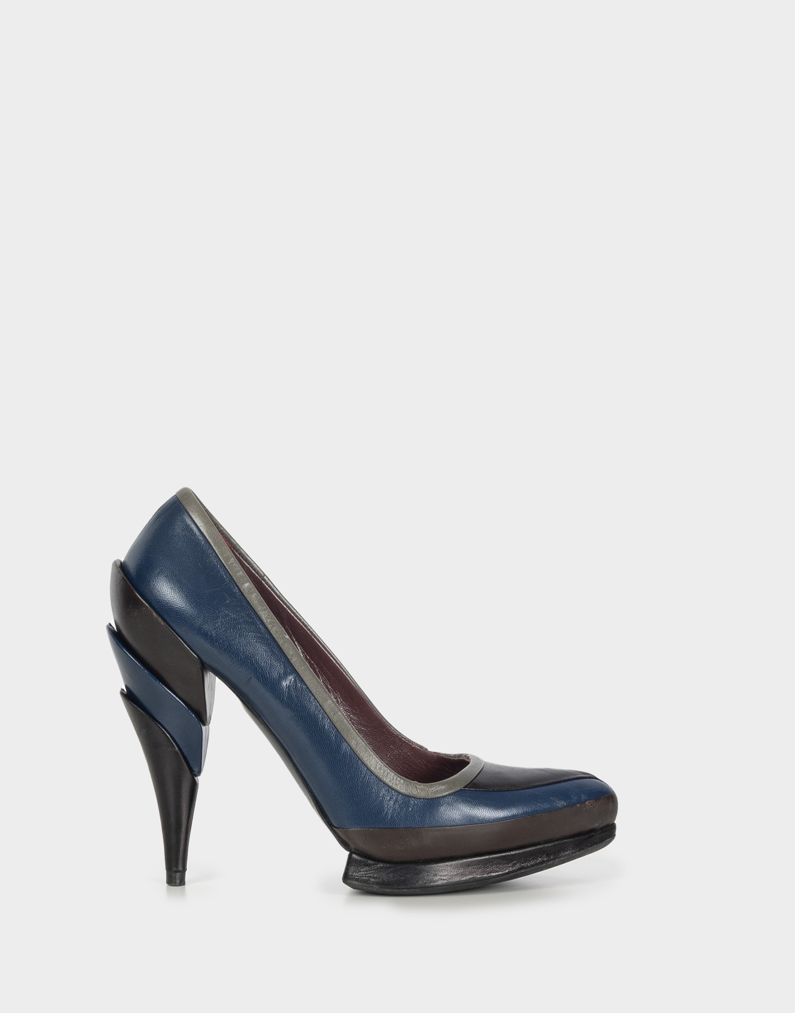 blue, black and gray tricolor leather pumps with sculpted heel