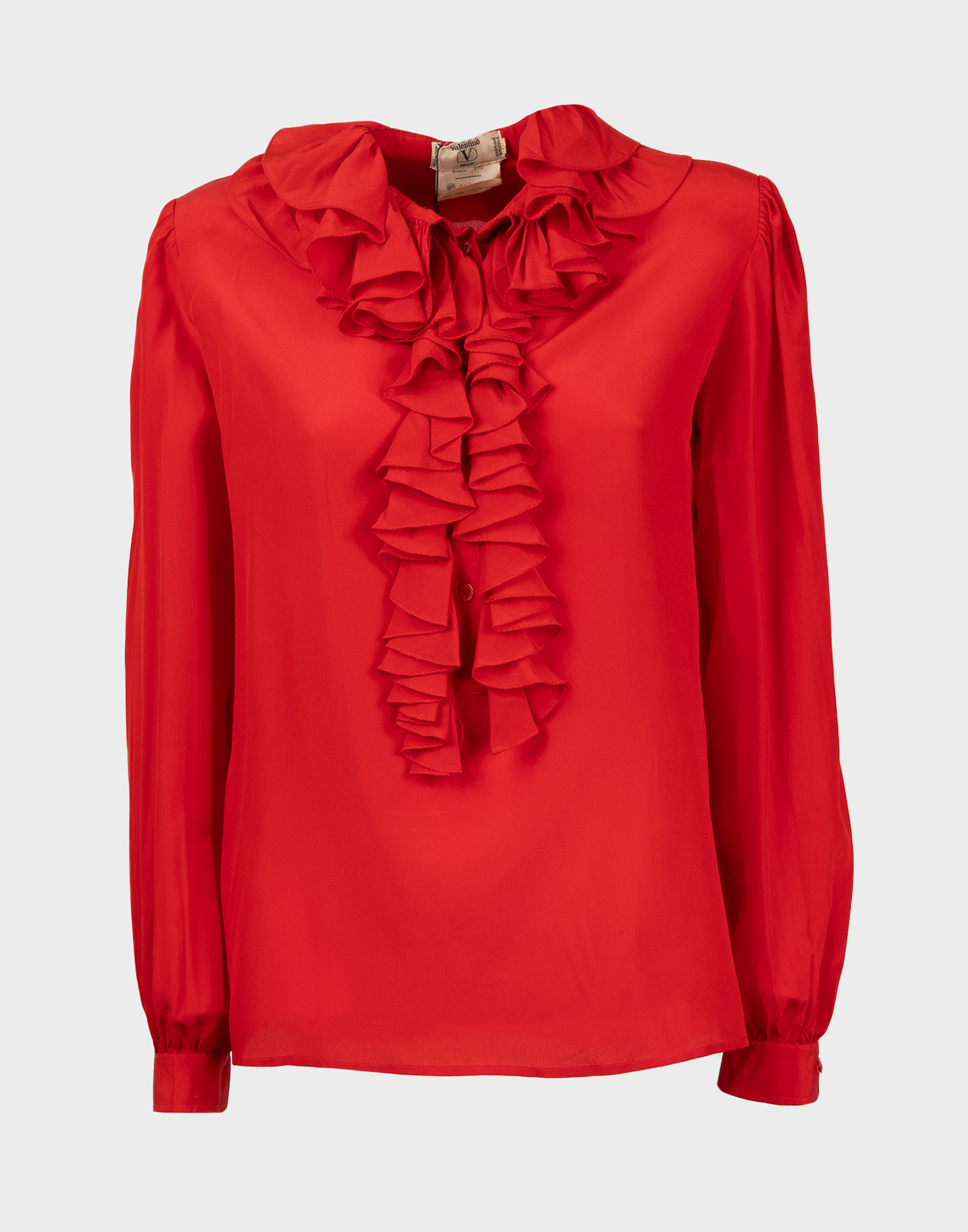 blusa rossa da donna in seta a maniche lunghe con ruches sul colletto e sul davanti, spalline imbottite